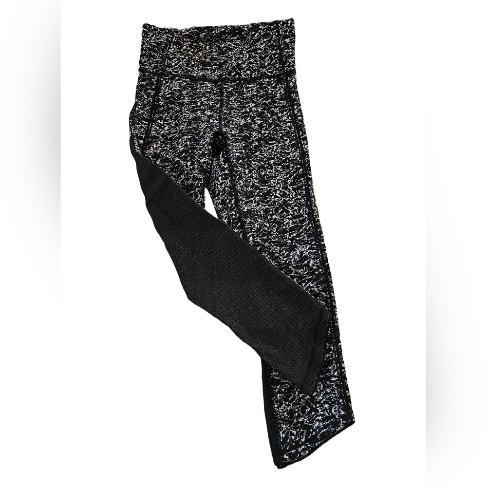 Lululemon marble black and white leggings with mesh calf on the back.  Size 4
